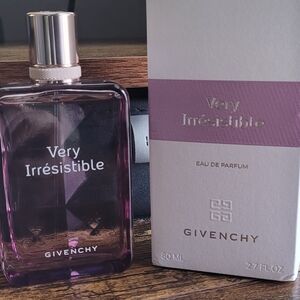 Givenchy Very Irresistible Eau de Parfum - Purple Bottle